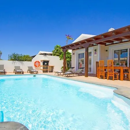 In Playa Blanca Sleeps 8 Includes Swimming Pool Air Con And Wifi 6