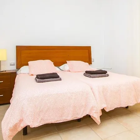 In Playa Blanca Sleeps 8 Includes Swimming Pool Air Con And Wifi 6 *